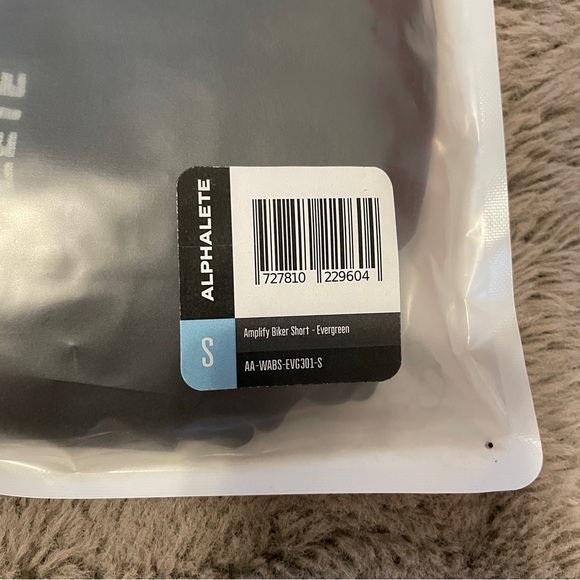 Alphalete Amplify Short in Evergreen (S) - Picture 2 of 2